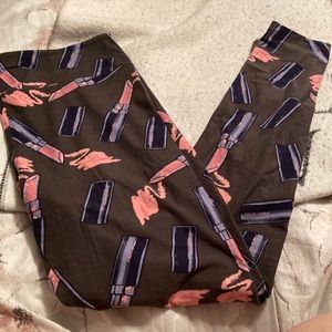 Lula Roe Lipstick Leggings TC